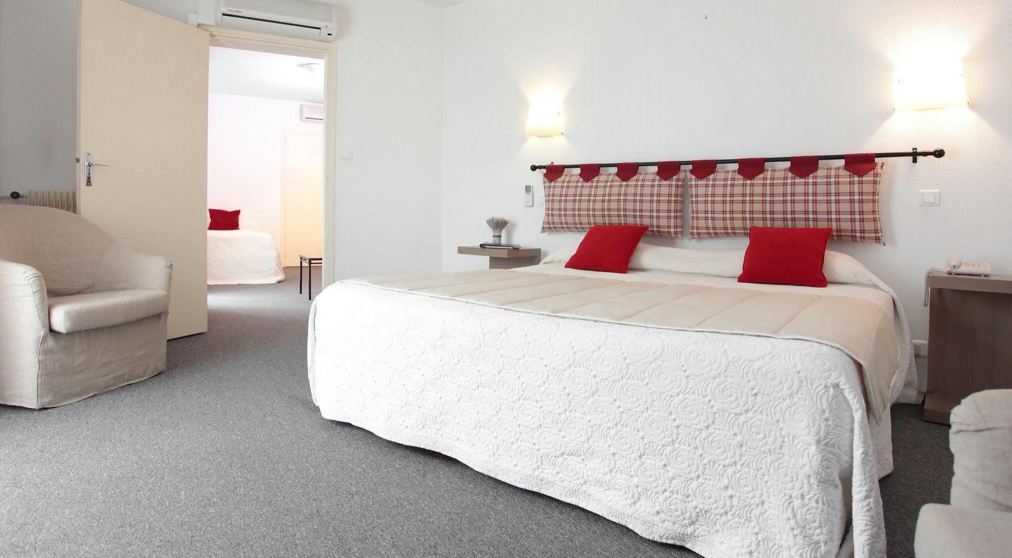 Hotel De Compostelle Sarlat-la-Caneda Bagian luar foto